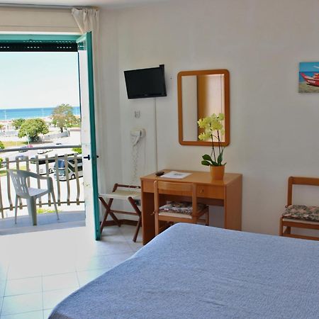 Hotel Puccinelli Лидо Ди Камайоре Екстериор снимка