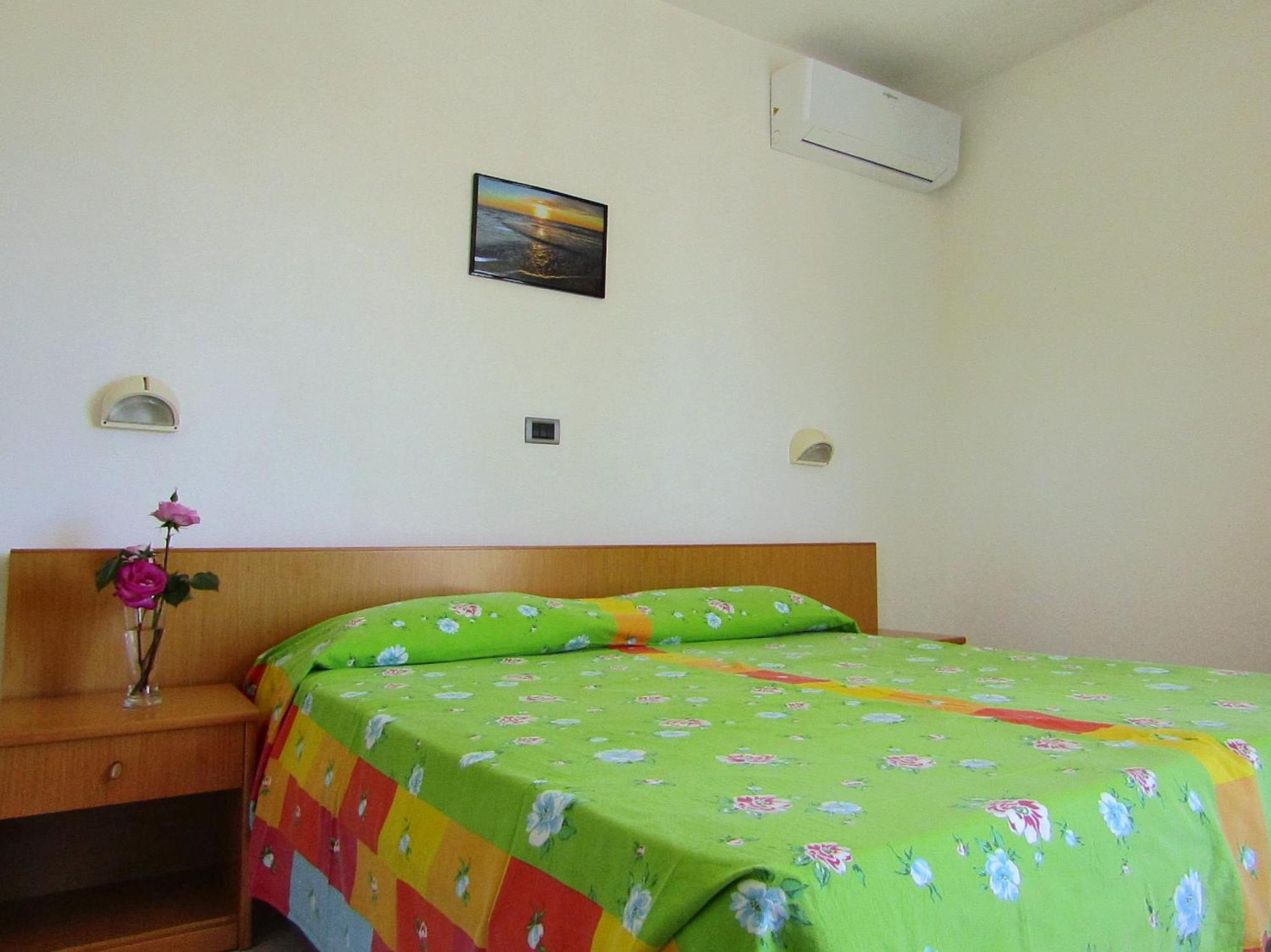 Hotel Puccinelli Лидо Ди Камайоре Стая снимка