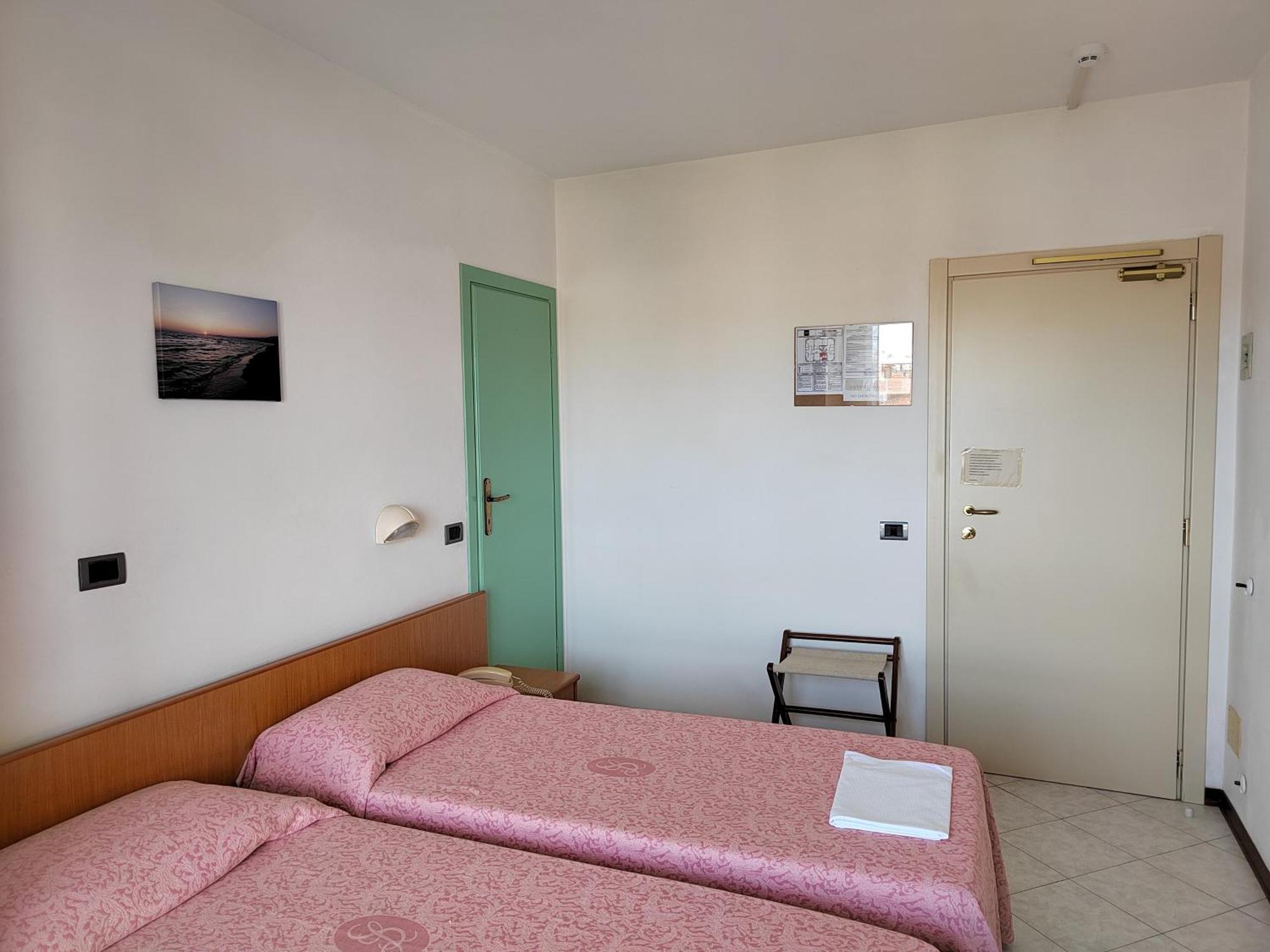Hotel Puccinelli Лидо Ди Камайоре Стая снимка