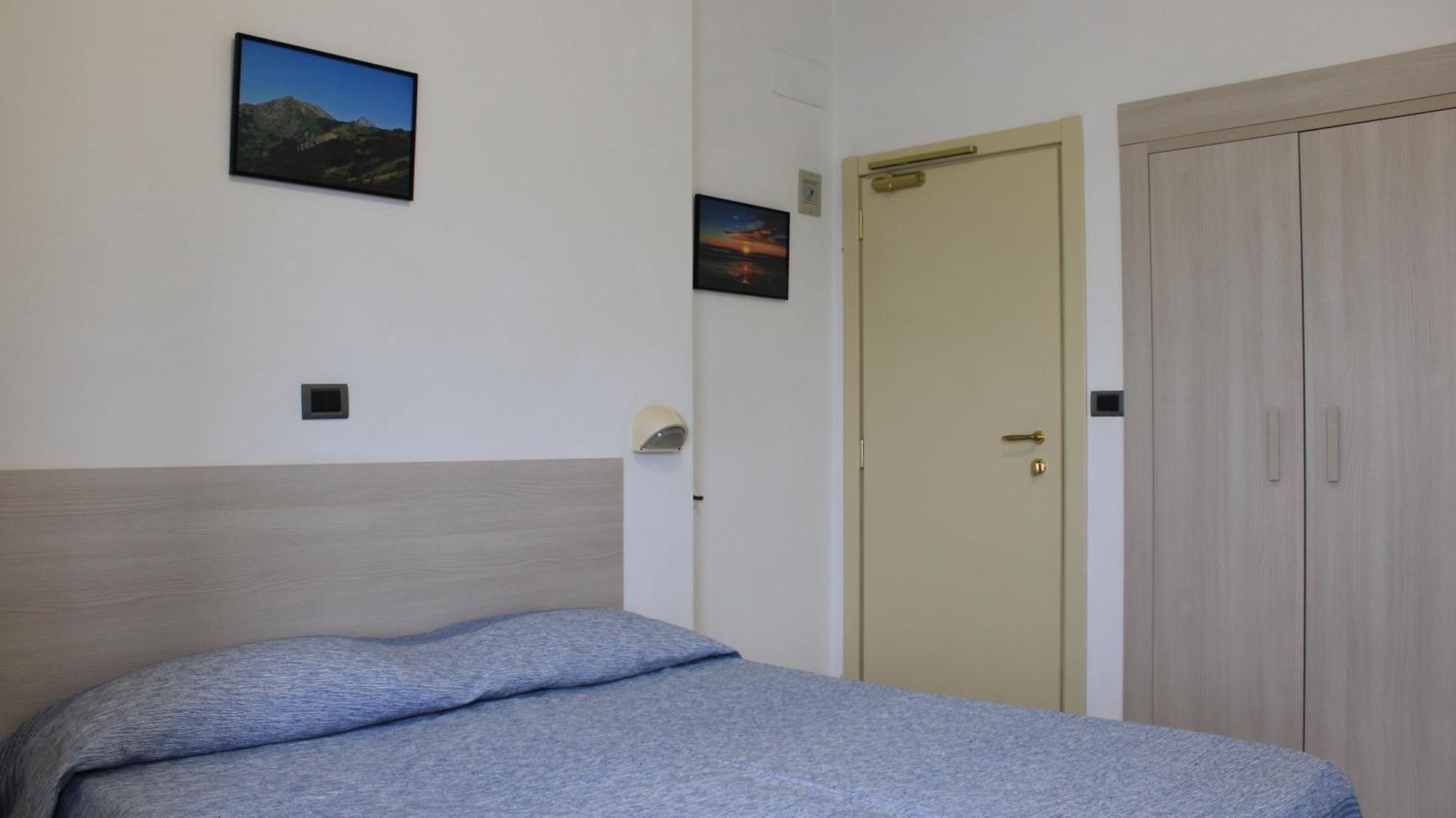Hotel Puccinelli Лидо Ди Камайоре Екстериор снимка