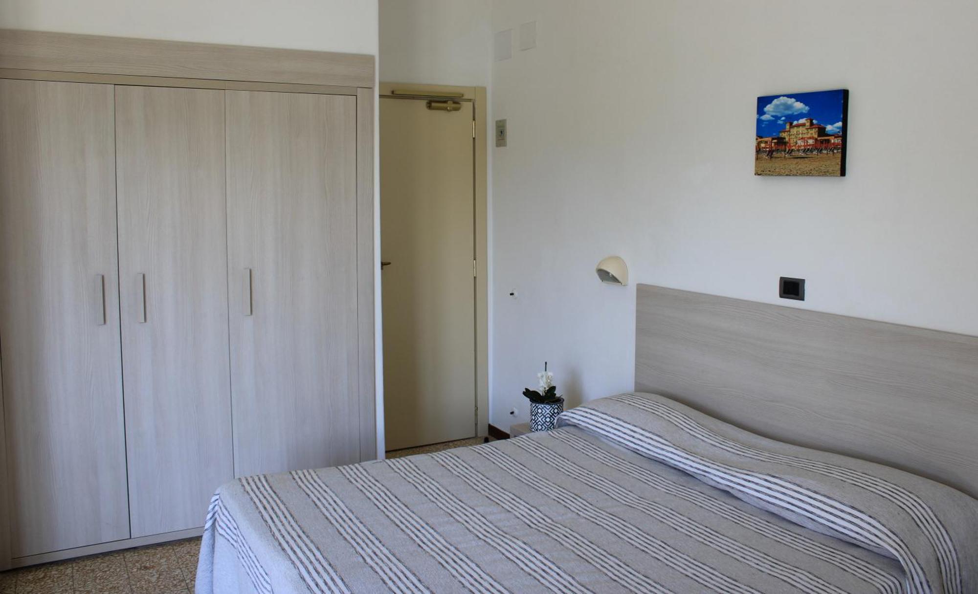 Hotel Puccinelli Лидо Ди Камайоре Екстериор снимка