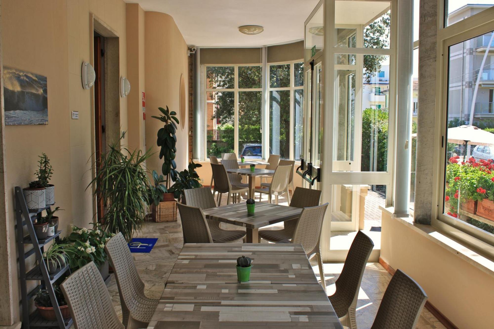Hotel Puccinelli Лидо Ди Камайоре Екстериор снимка