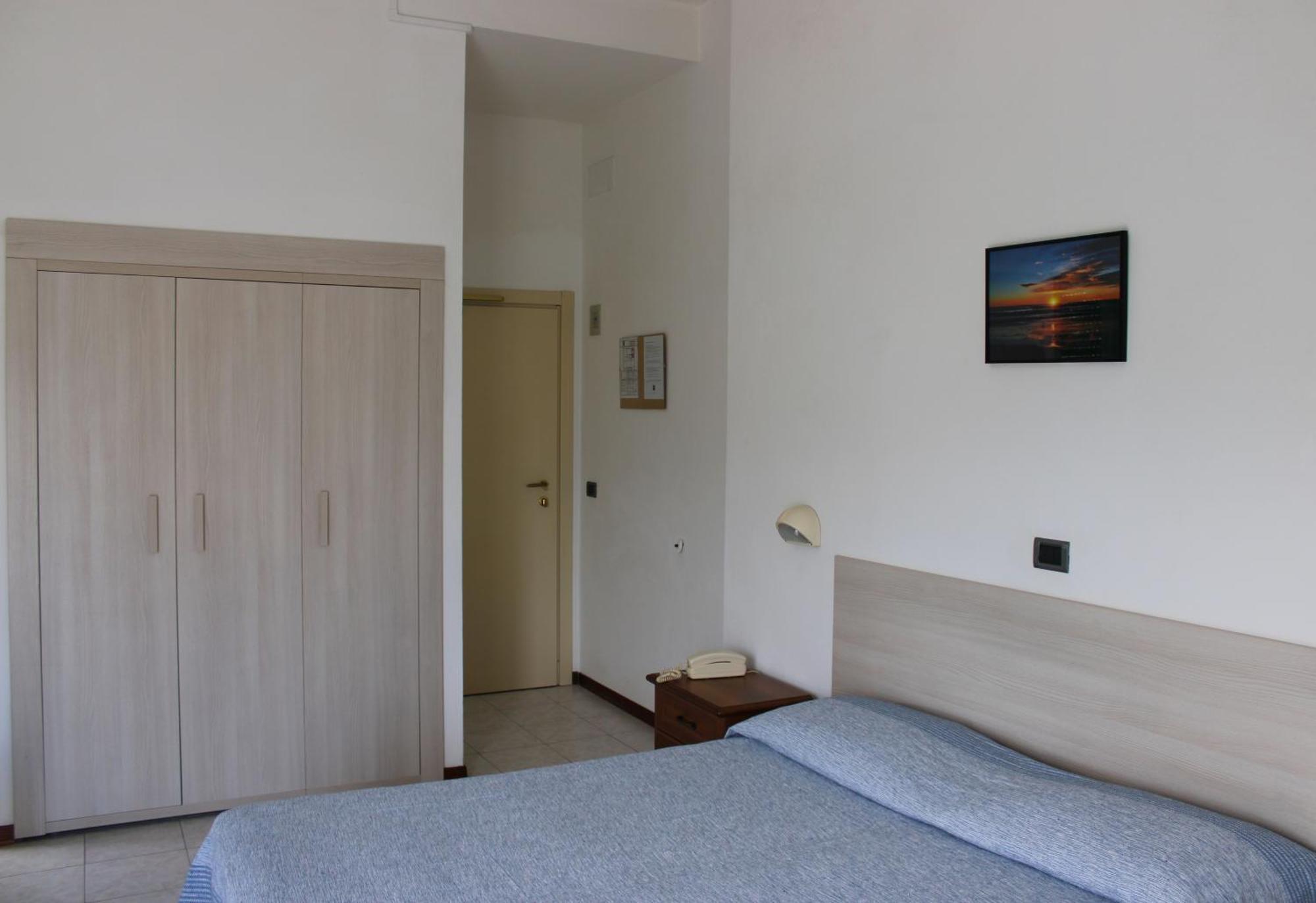 Hotel Puccinelli Лидо Ди Камайоре Стая снимка
