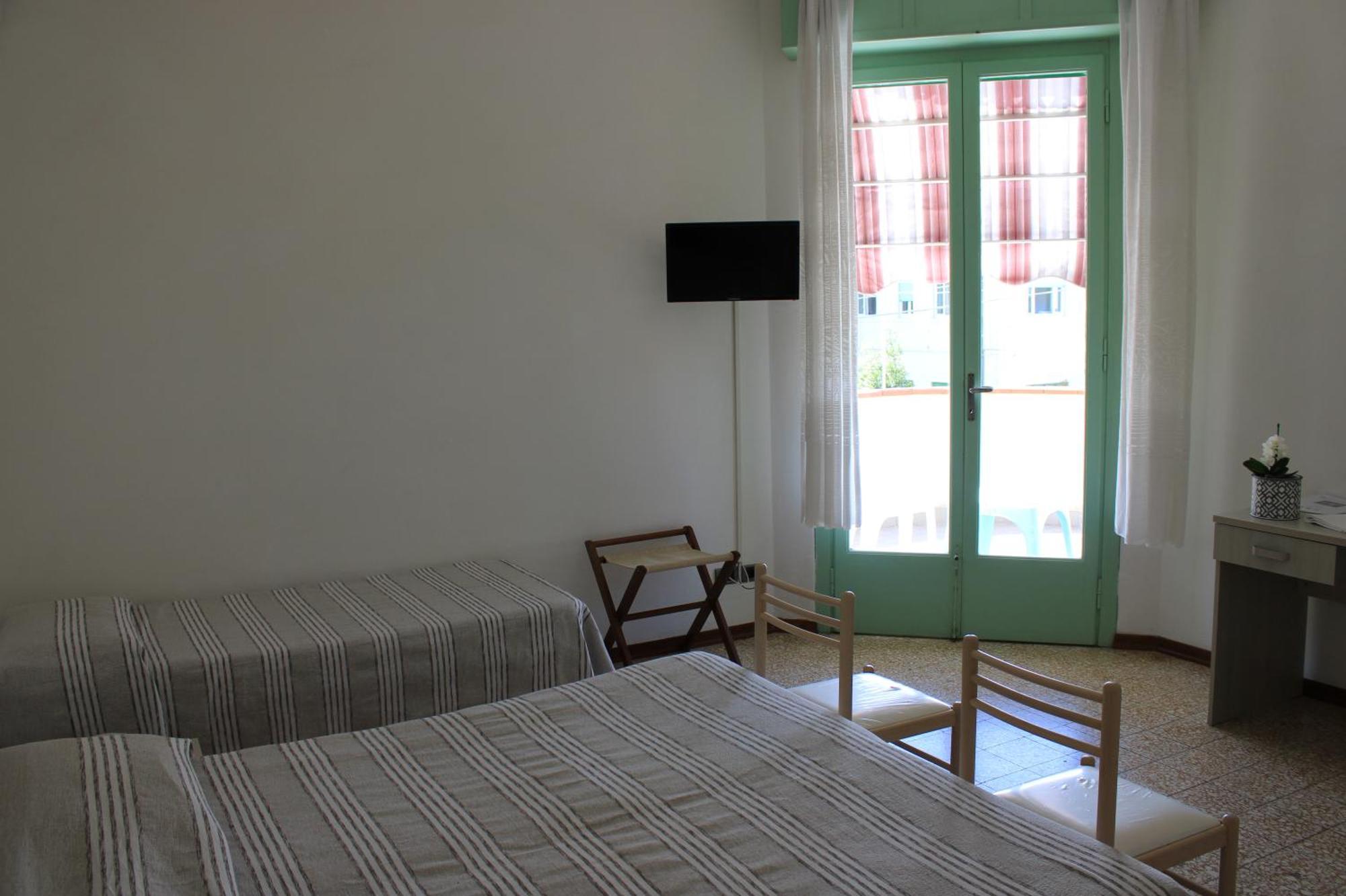 Hotel Puccinelli Лидо Ди Камайоре Стая снимка