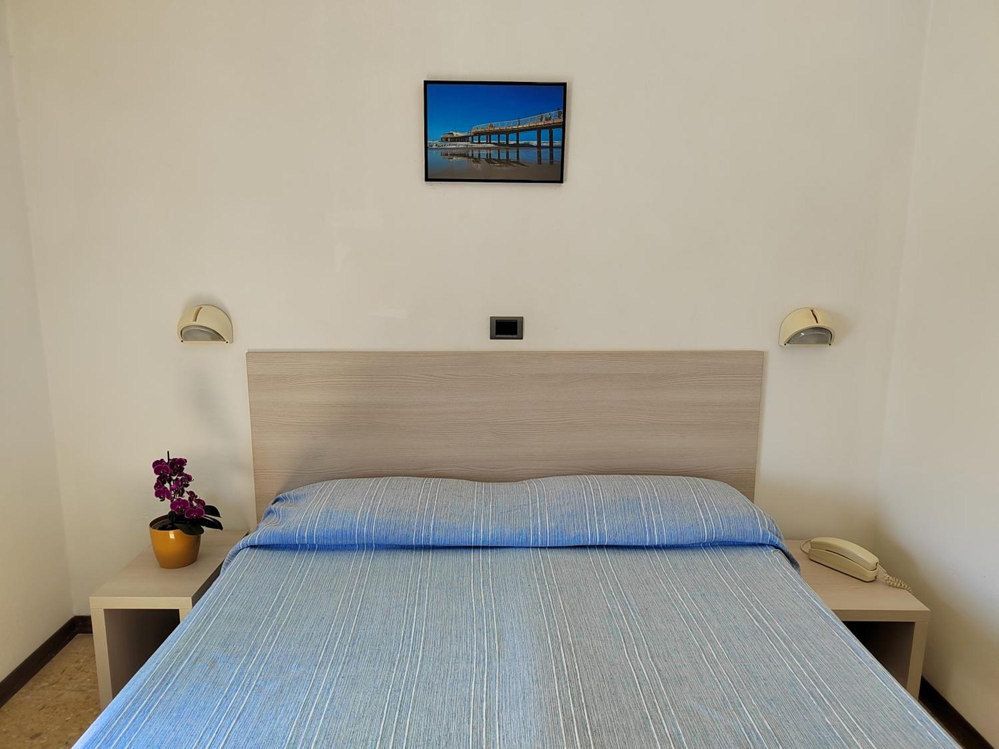 Hotel Puccinelli Лидо Ди Камайоре Екстериор снимка