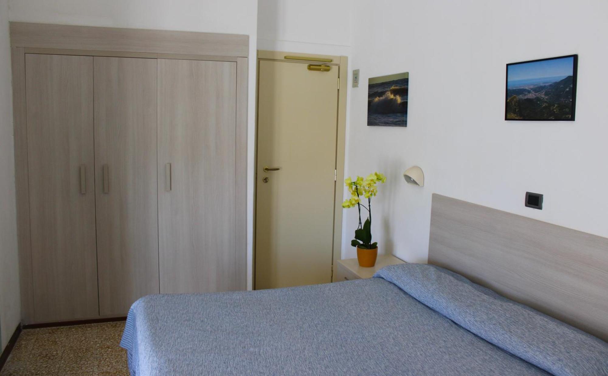 Hotel Puccinelli Лидо Ди Камайоре Екстериор снимка