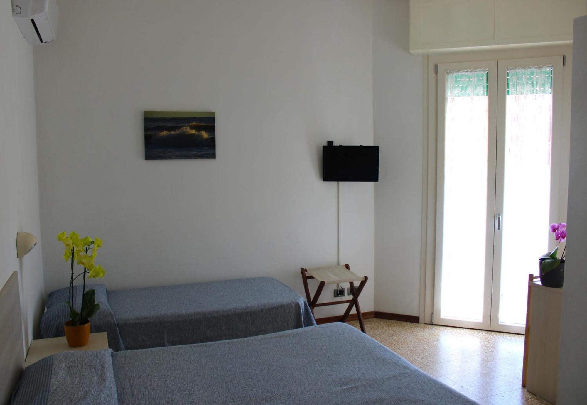 Hotel Puccinelli Лидо Ди Камайоре Стая снимка
