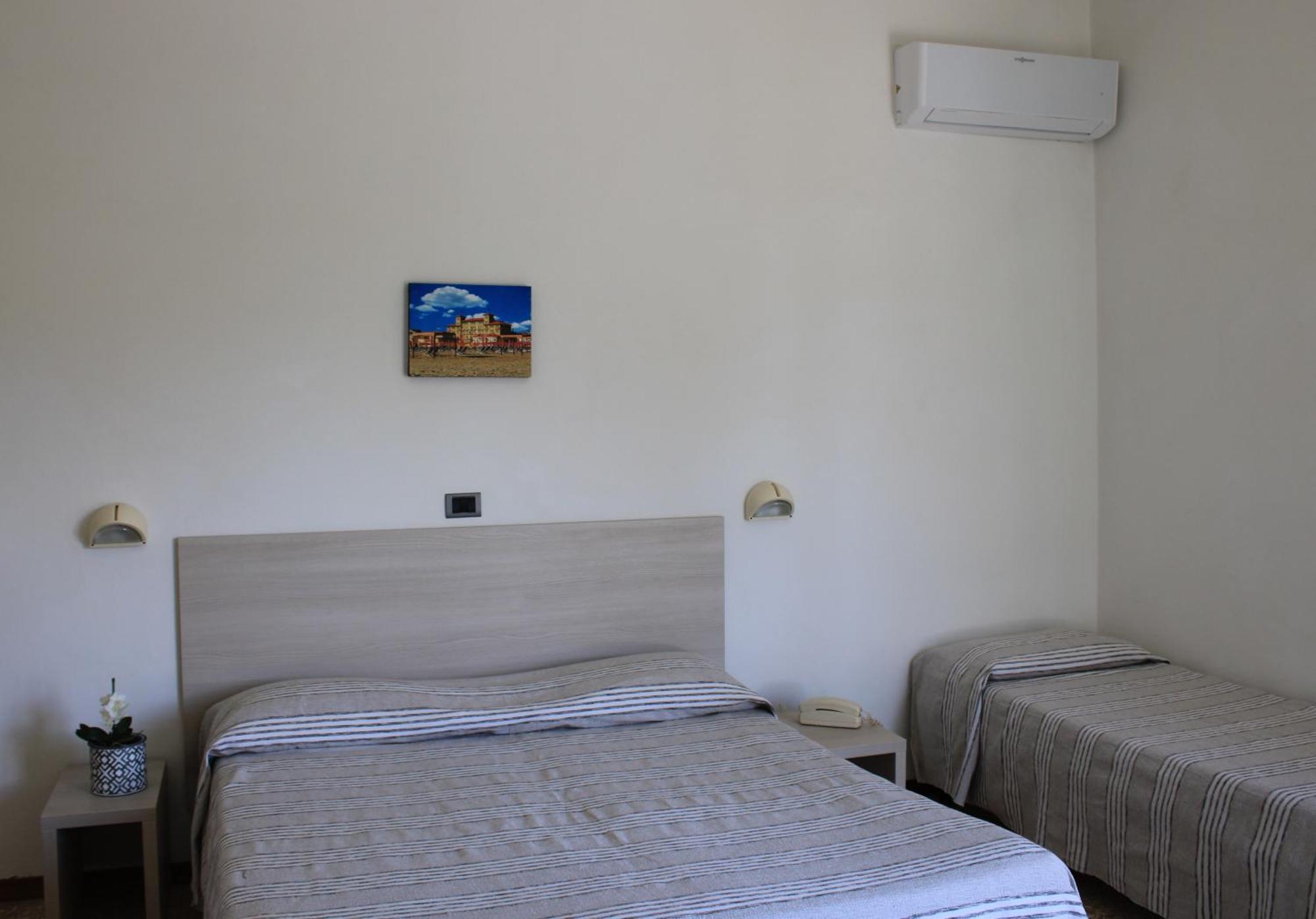 Hotel Puccinelli Лидо Ди Камайоре Стая снимка