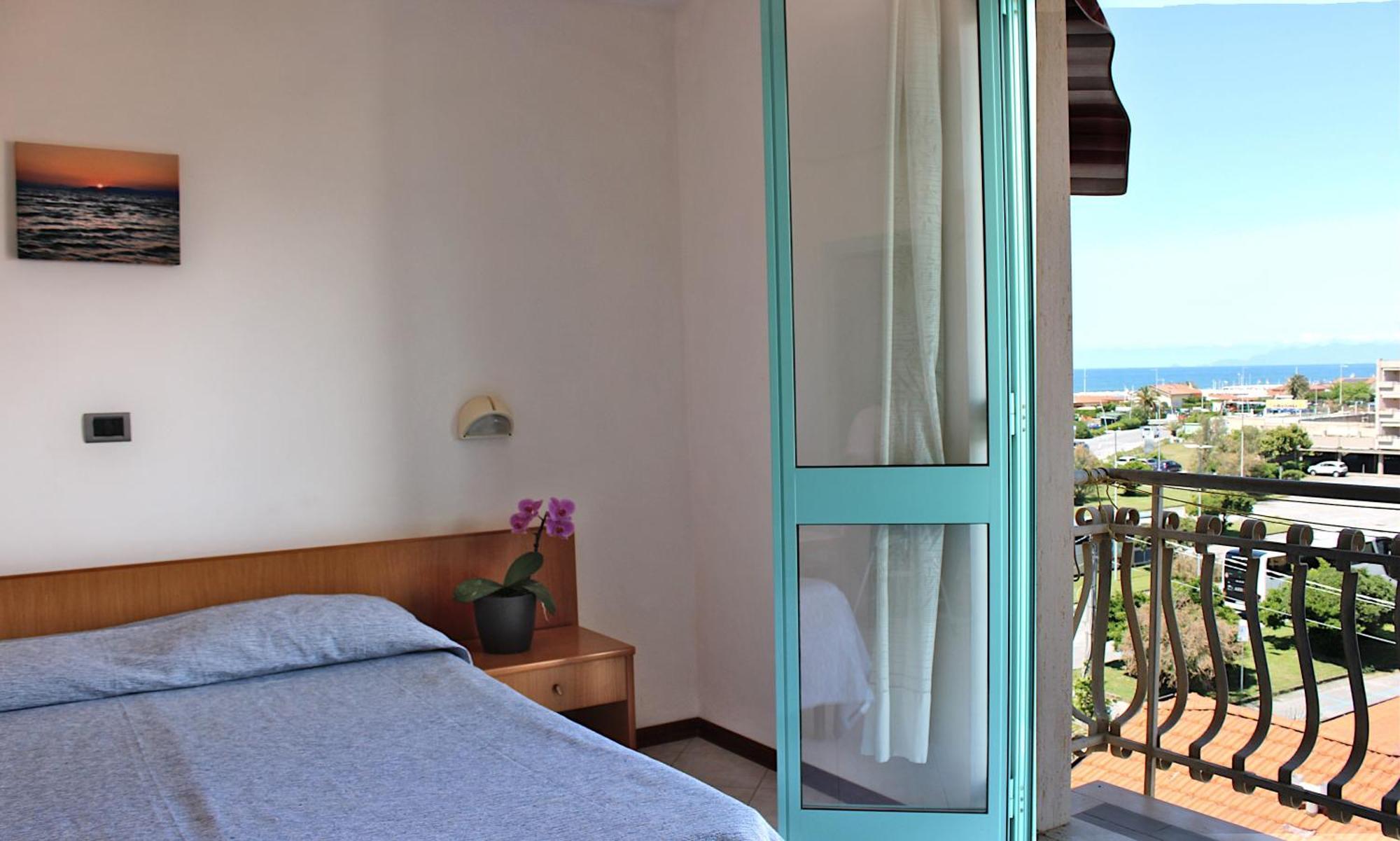Hotel Puccinelli Лидо Ди Камайоре Екстериор снимка
