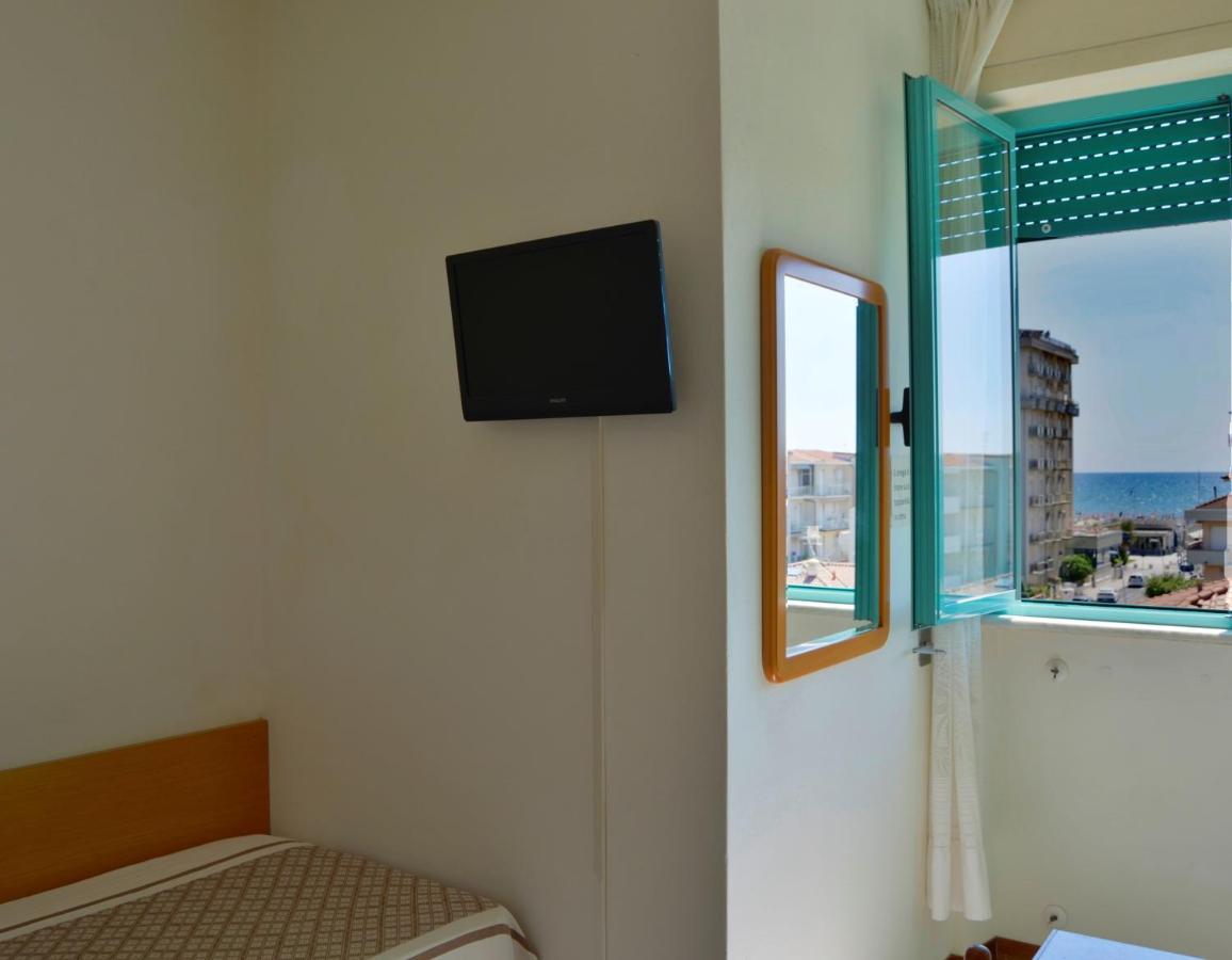 Hotel Puccinelli Лидо Ди Камайоре Стая снимка